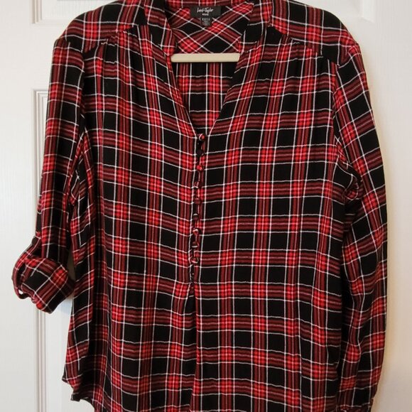 Lord & Taylor Women's Long Sleeve Flannel Top ~ Black and Red ~ Sz Petit Large ~ - Picture 2 of 4
